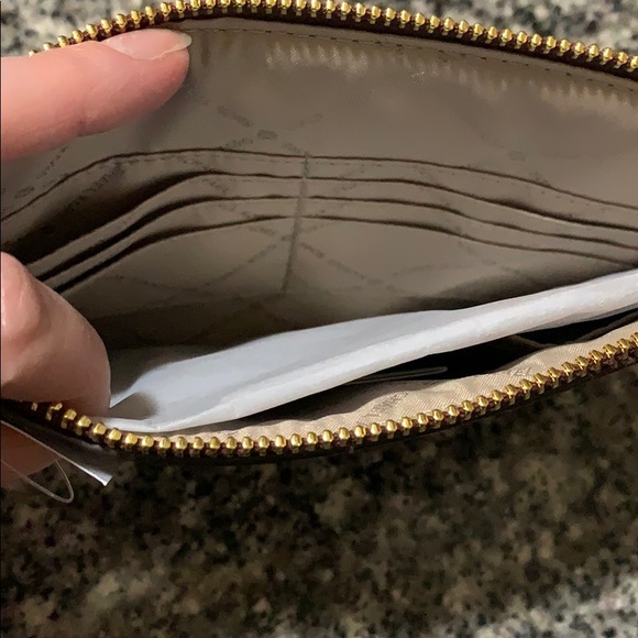 Michael Kors Wristlet. NWT. - Picture 6 of 8